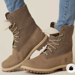 TIMBERLAND Women's Sz 7.5 Teddy Boot in Taupe